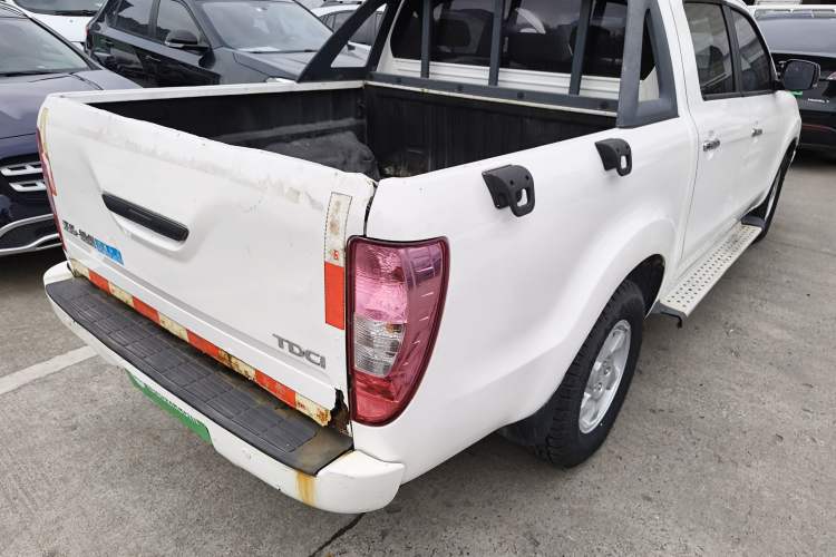 Used JMC Yuhu 7 2017 2.4T Classic Edition Diesel Two-Wheel Drive Luxury Version JX4D24A5L
