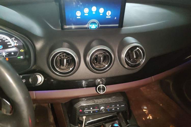 Used Wey VV7 2017 2.0T Ultra-Luxury Version Audio And AC Panel