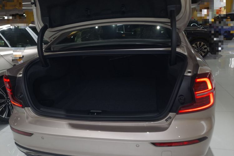 Used Volvo S60 2026 Model B4 Zhiyi Luxury Edition