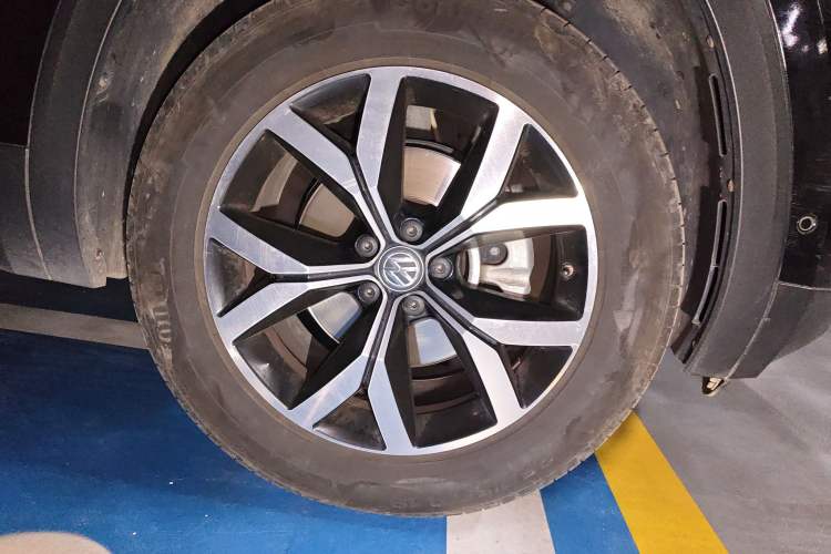 Used Volkswagen Teramont 2020 380TSI Four-Wheel Drive Luxury Version China VI Standard Right Front Wheel Hub