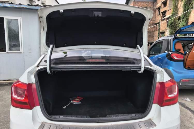 Used Chevrolet Cruze 2015 1.5L Classic SE AT Trunk