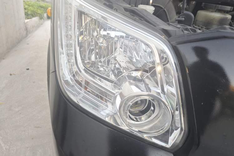 Used Foton Toano 2023 2.8T Manual Jixiang Long Wheelbase Mid-Top with Rear Dual Tires 7/9 Seats Right Front Headlight