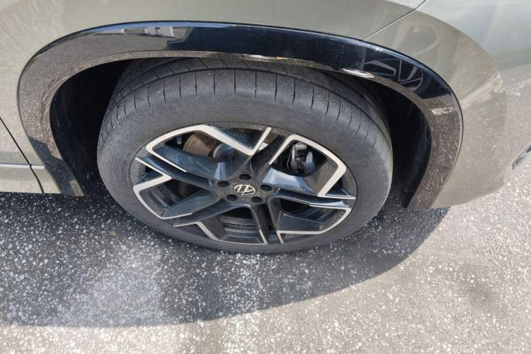 Used Volkswagen Tayron 2025 Tiguan L 380TSI 4Motion Luxury Easy Package Right Front Wheel Hub