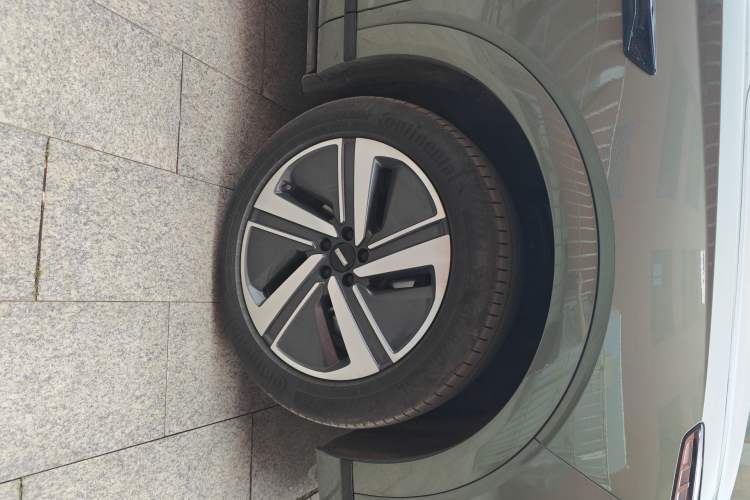 Used Wey Lanshan 2025 Four-Wheel Drive Max Right Front Wheel Hub