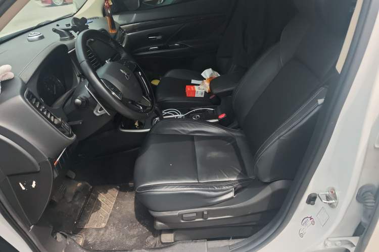 Used Mitsubishi Outlander 2019 2.4L 4x4 Zhi Xiang Edition 5 Seats China V Emission Standard Left Front Seat