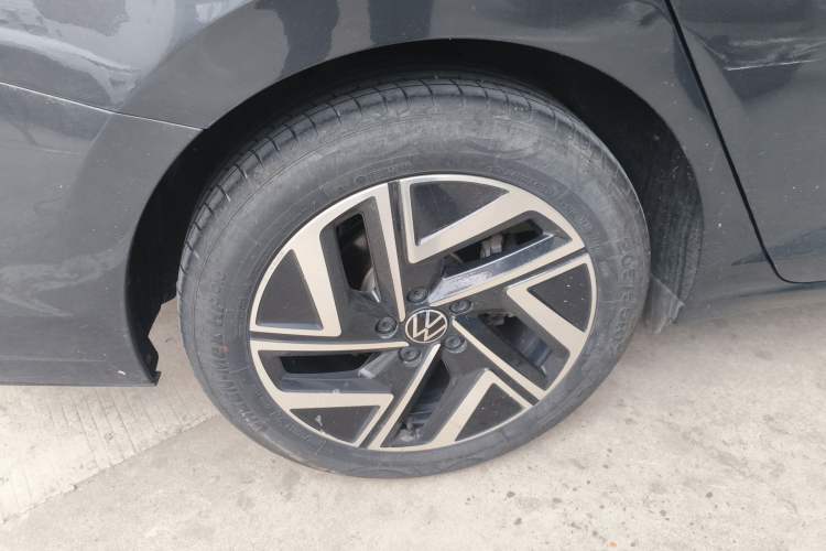 Used Volkswagen Sagitar 2023 300TSI DSG Excellence Edition Right Rear Wheel Hub
