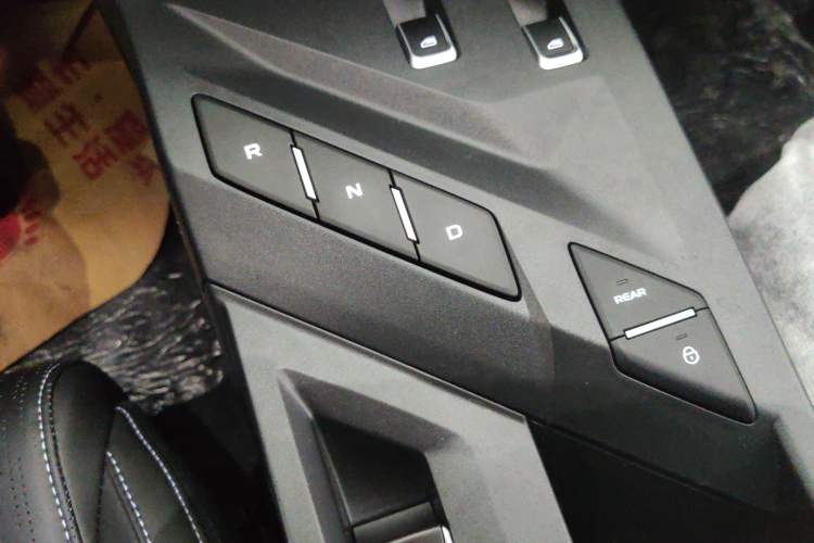 Used Livan 7 2024 605 km Wealth Edition