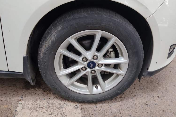 Used Ford Focus 2018 Sedan Classic 1.6L Automatic Trendy SmartDrive Edition Right Front Wheel Hub