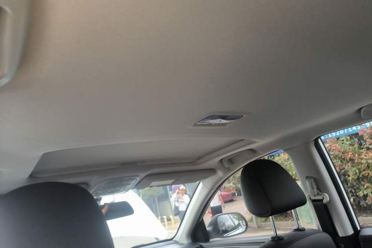 Used Haval M6 2019 1.5T DCT Two-Wheel Drive Value Edition China VI Standard Headliner