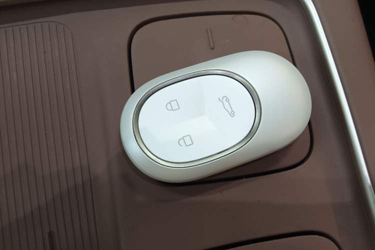 Used Nio ES8 2024 75 kWh
