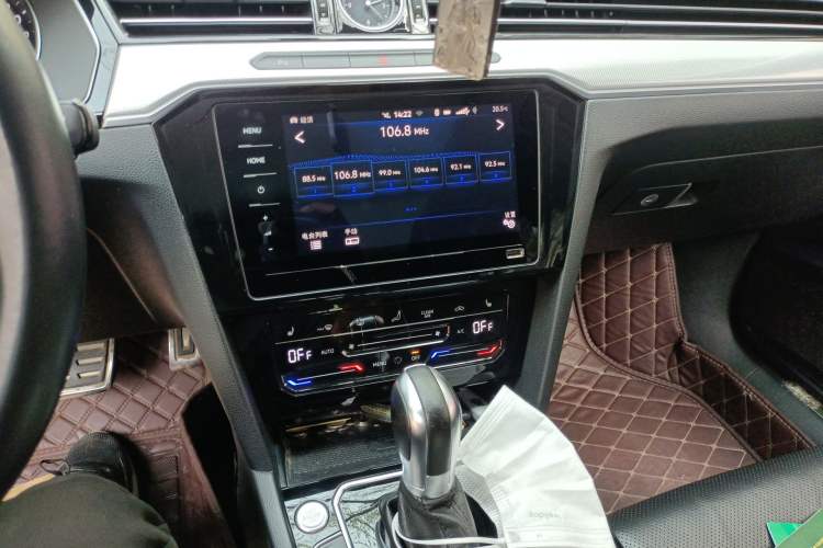 Used Volkswagen Magotan GTE Plug-in Hybrid 2020 GTE Luxury Model Audio And AC Panel