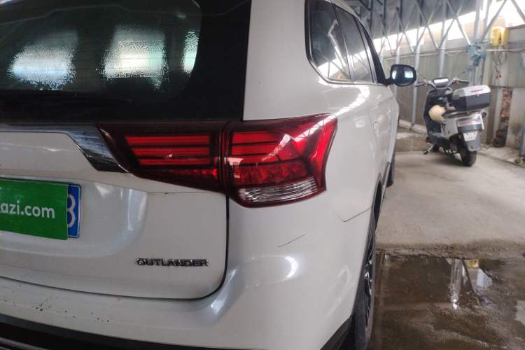 Used Mitsubishi Outlander 2019 2.0L Two-Wheel Drive Comfort Edition 5 Seats China VI Standard Exterior 3