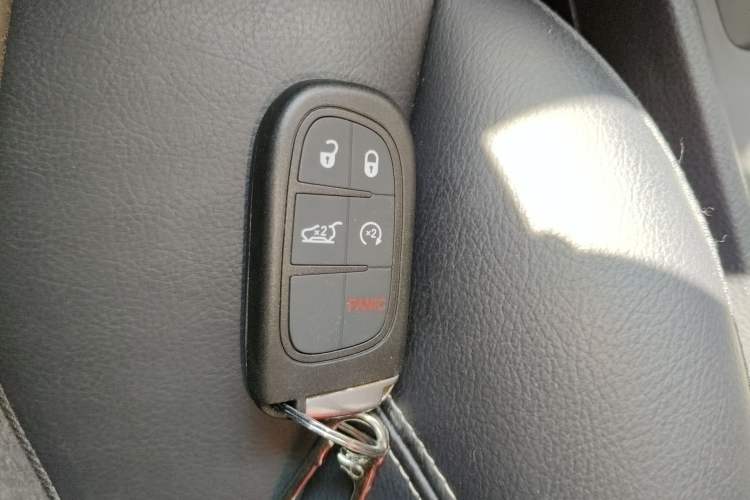 Used Jeep Cherokee 2020 2.0L Two-Wheel Drive Classic Sports Edition