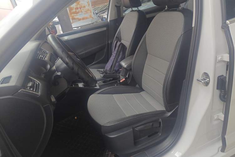 Used Skoda Octavia 2017 1.6L Automatic Front-Wheel Drive Model Left Front Seat