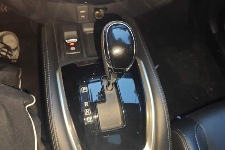 Used Nissan X-Trail 2021 2.0L CVT 2WD XL ITS SmartConnect Comfort Edition Gear Lever