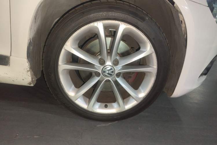 Used Volkswagen Scirocco 2010 2.0 TSI Sport Edition Right Front Wheel Hub