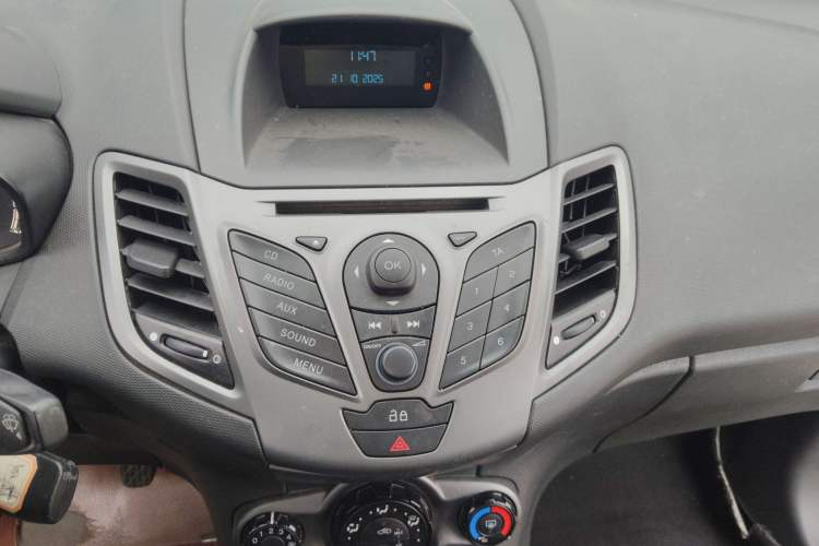 Used Ford Fiesta 2013 Sedan 1.5L Manual Fashion Edition
