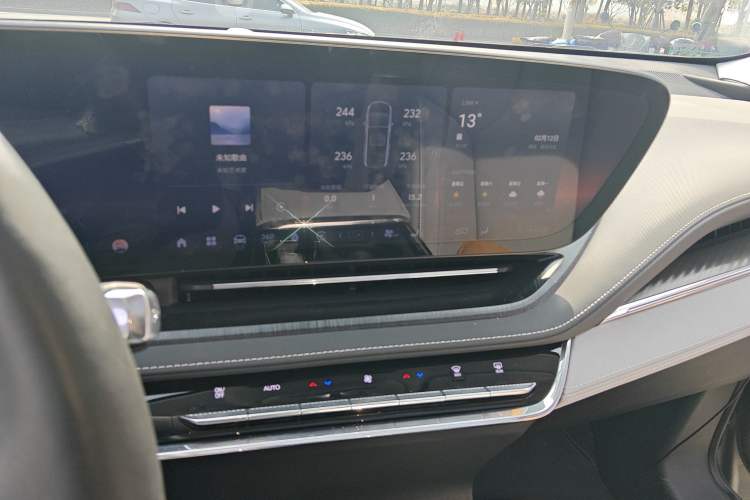 Used Buick E5 2023 Premium Long-Range Version Audio And AC Panel