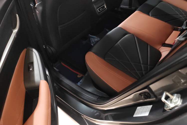 Used CHANGAN Eado 2024 PLUS Blue Whale NE 1.4T GDI DCT High-Energy Edition Left Rear Seat