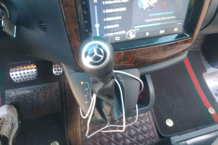 Used Mercedes-Benz Viano 2011 3.5L 125th Anniversary Edition 6 Seats Gear Lever