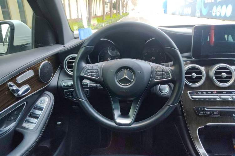 Used Mercedes-Benz GLC 2017 GLC 260 4MATIC Luxury Model
