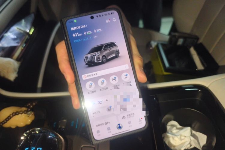 Used Denza D9 2022 DM-i 1040 Prestige Model
