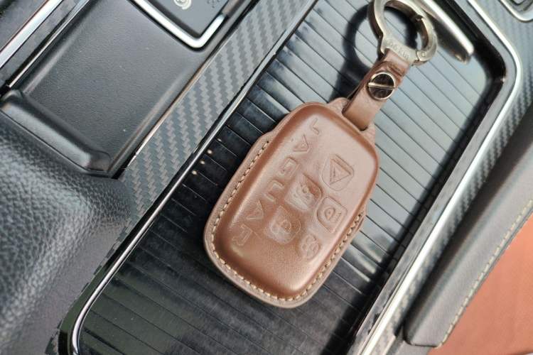 Used Jaguar F-PACE 2018 2.0T Four-Wheel Drive Urban Luxury Edition
