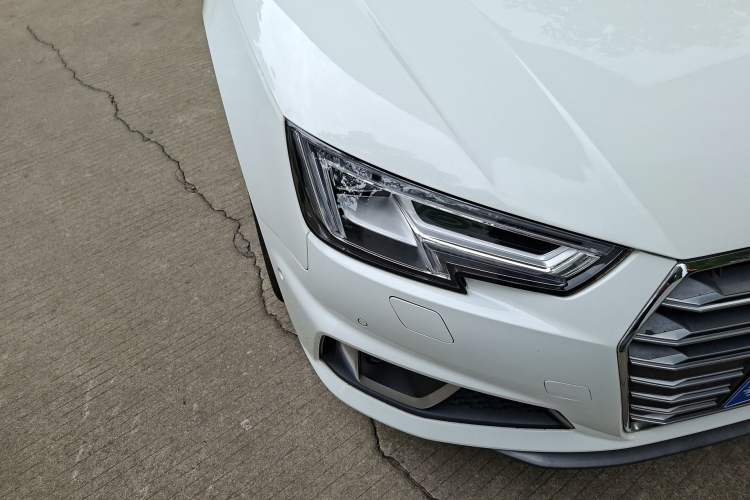 Used Audi A4L 2019 40 TFSI Fashion Edition China VI Emission Standard Right Front Headlight