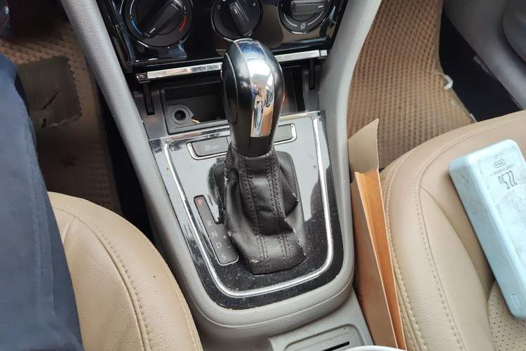 Used Volkswagen Bora 2013 1.6L Automatic Fashion Model Gear Lever