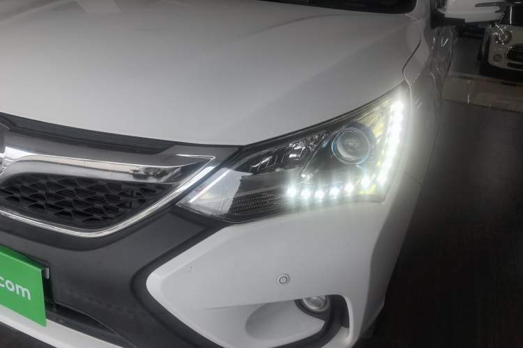 Used BYD Song 2016 1.5TI Manual Luxury Model Left Front Headlight