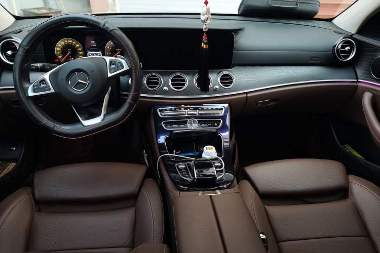 Used Mercedes-Benz E-Class 2017 E 200 L Sport 4MATIC Center Console