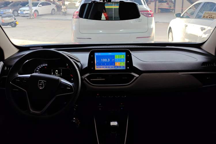 Used Baojun 510 2017 1.5L manual Comfort trim
