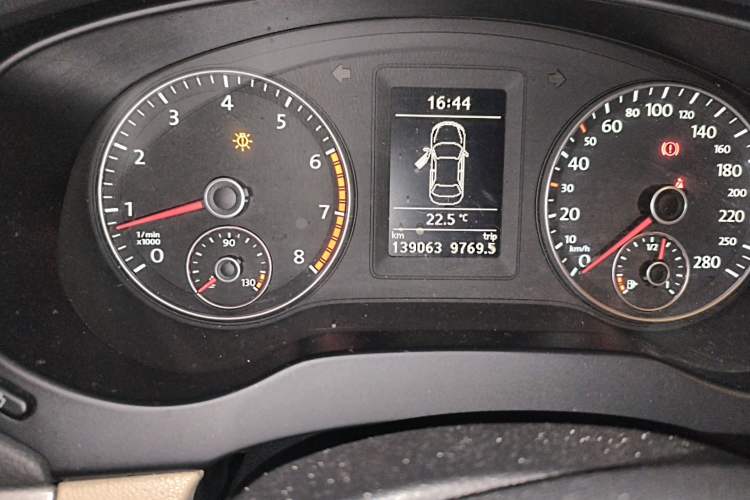 Used Volkswagen Sagitar 2012 1.4TSI Manual Luxury Model Odometer Close Up