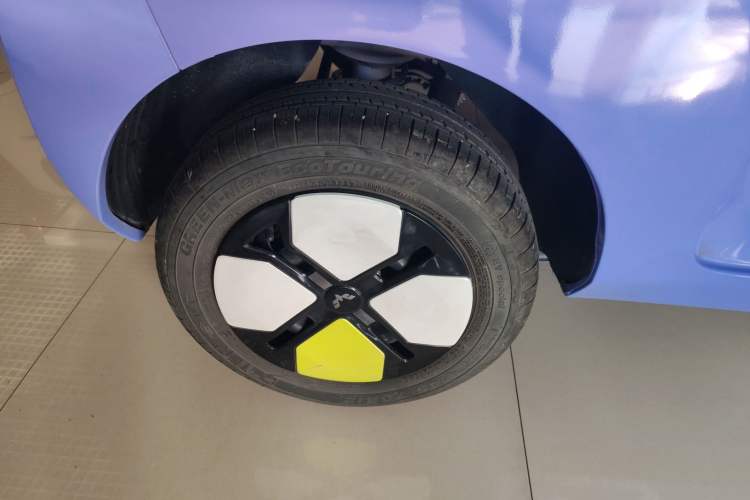 Used Wuling Hongguang MINIEV 2021 Macaron Sandwich Model 120 km Lithium NMC
