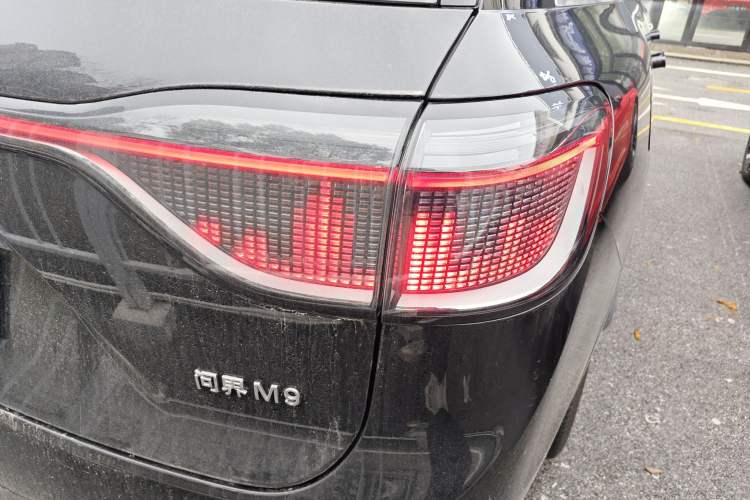 Used Hima AITO M9 2025 Extended-Range Max Version 52 kWh 6-Seater Edition Exterior 3