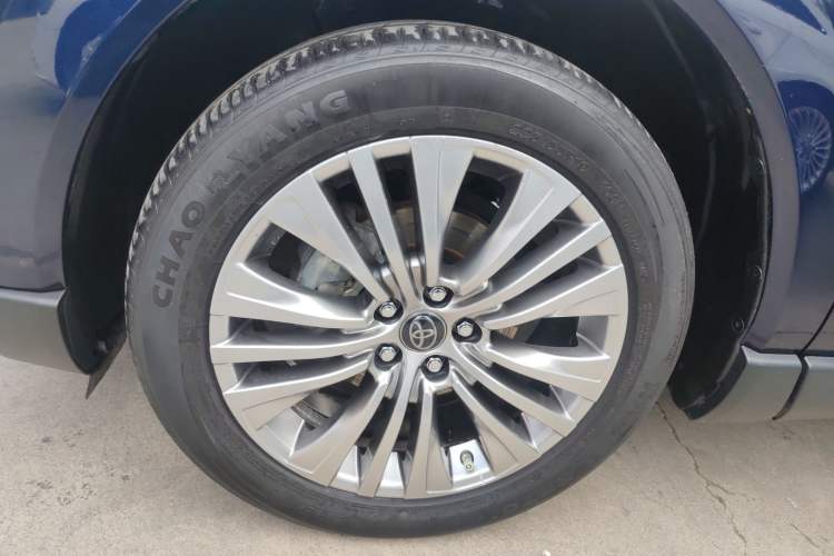 Used Toyota Harrier 2022 2.0L CVT Two-Wheel Drive Deluxe Edition
