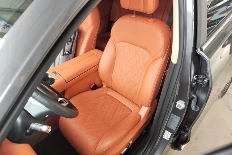 Used Landian E5 PLUS 2026 Model 165km Long-Range First-Adoption Version Ultra 7-seater
