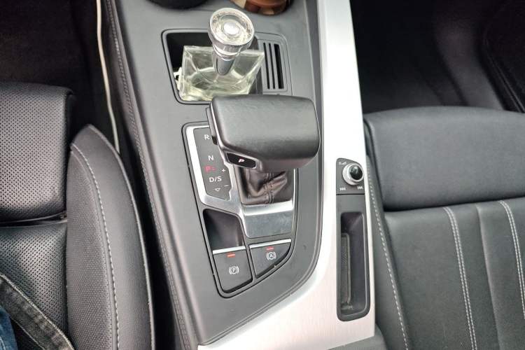 Used Audi A4L 2022 40 TFSI Luxury Dynamic Model