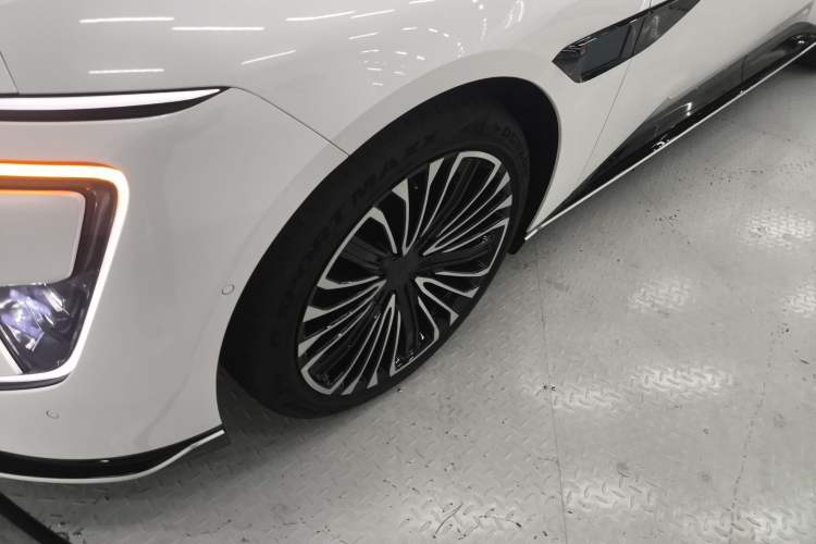 Used Avatr 12 2025 Updated Ultra All-Electric Four-Wheel Drive Left Front Wheel Hub