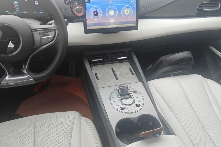 Used BYD Seal 06 New Energy 2024 DM-i 80KM Luxury Model Audio And AC Panel