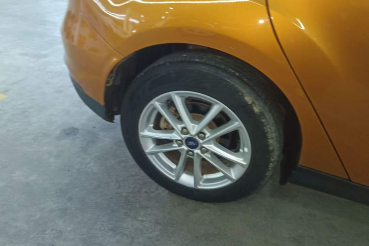 Used Ford Focus 2015 Hatchback 1.6L Automatic Fashion Edition Right Rear Wheel Hub