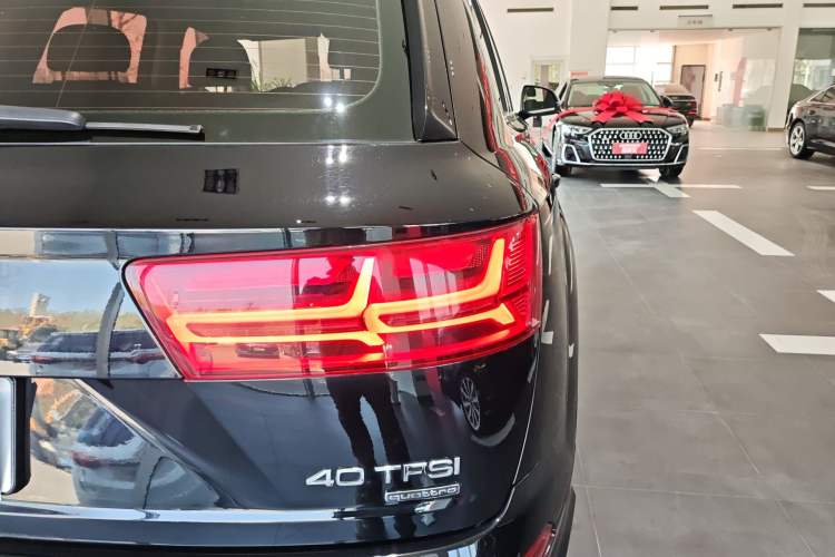 Used Audi Q7 2016 40 TFSI S line Sport Edition Right Rear Taillight