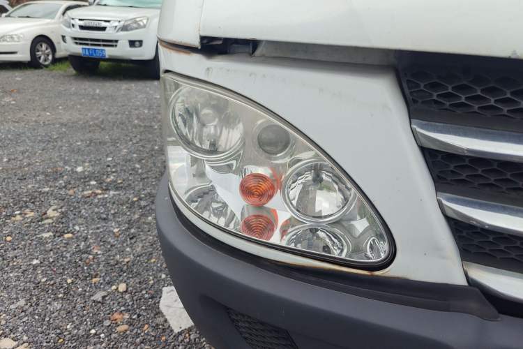 Used Iveco Power Daily 2017 2.5T Classic A32 Mid-Roof 6-7 Seater Bus 47Z5 Right Front Headlight