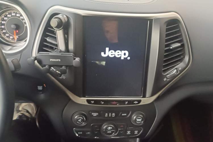 Used Jeep Cherokee 2016 2.4L Professional Edition
