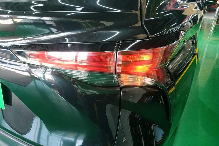 Used Toyota SIENNA 2024 2.5L Hybrid Comfort Edition Right Rear Taillight