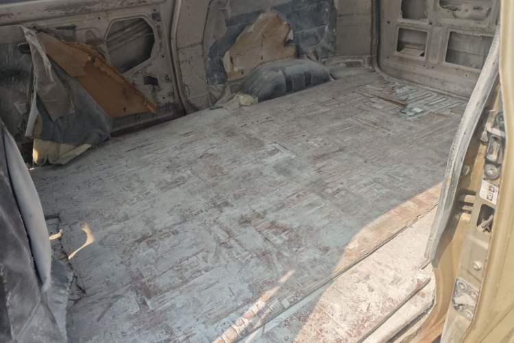 Used Wuling Rongguang 2011 1.2L Base Version
