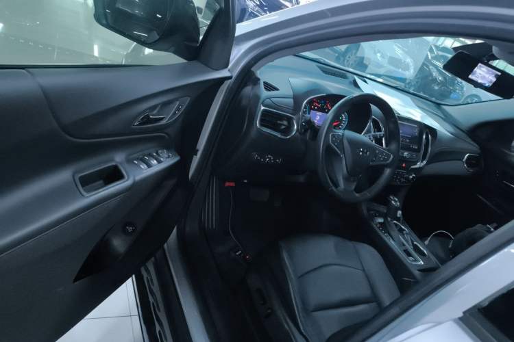 Used Chevrolet Equinox 2019 Redline 550T Automatic All-Wheel-Drive RS Model China VI Standard Driver Seat
