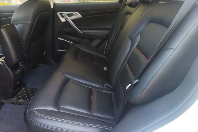 Used Geely Auto Emgrand X7 Sport 2018 1.8TD Automatic Two-Wheel Drive Zhiya Model Interior 4