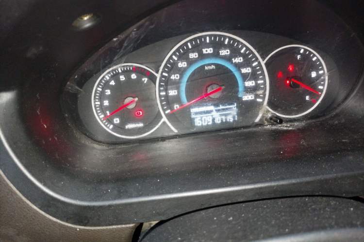 Used Wuling Rongguang V 2015 1.5L Standard Version Odometer Close Up