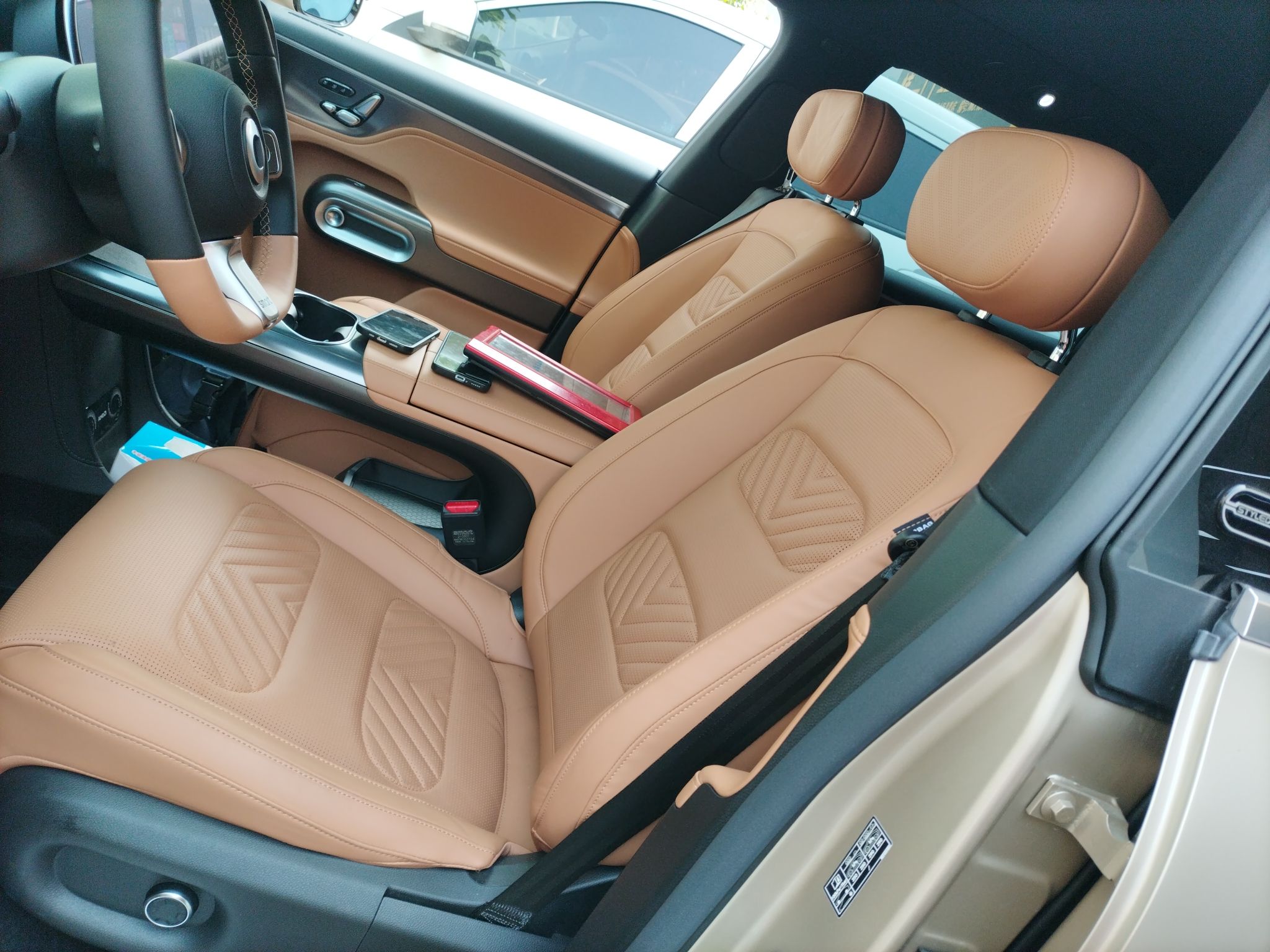 Переднее сиденье в автомобиле